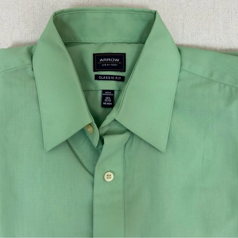 NWOT Arrow Classic Fit Green Dress Shirt with Classic Collar and Long Sleeves